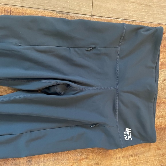 XS UFC LEGGINGS - Picture 3 of 4